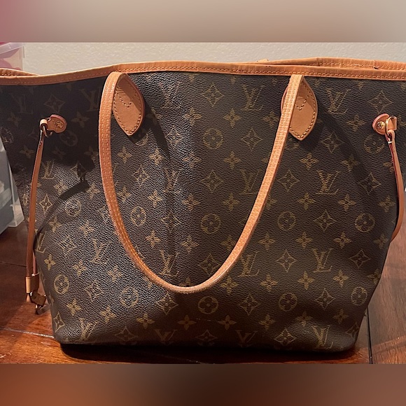 Louis Vuitton Handbags - Louis Vuitton Neverfull Tote MM Brown Canvas Monogram